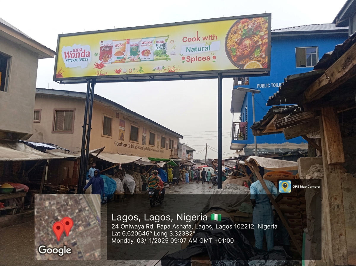Market arcade – Oniwaya Road off Papa Ashafa (Side A) advertising face and surrounding environment